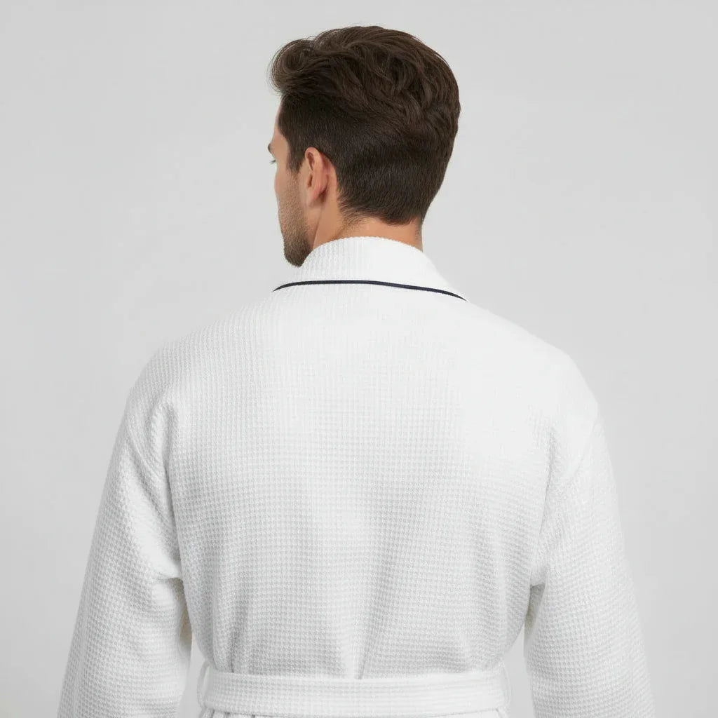 Bata de lujo con ribetes gofrados para hombre
