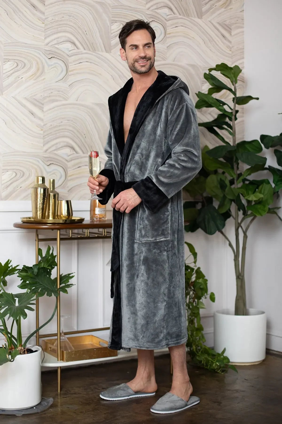 Bata de Hombre con Capucha – Confort de Felpa Ultra Suave para Uso Diario