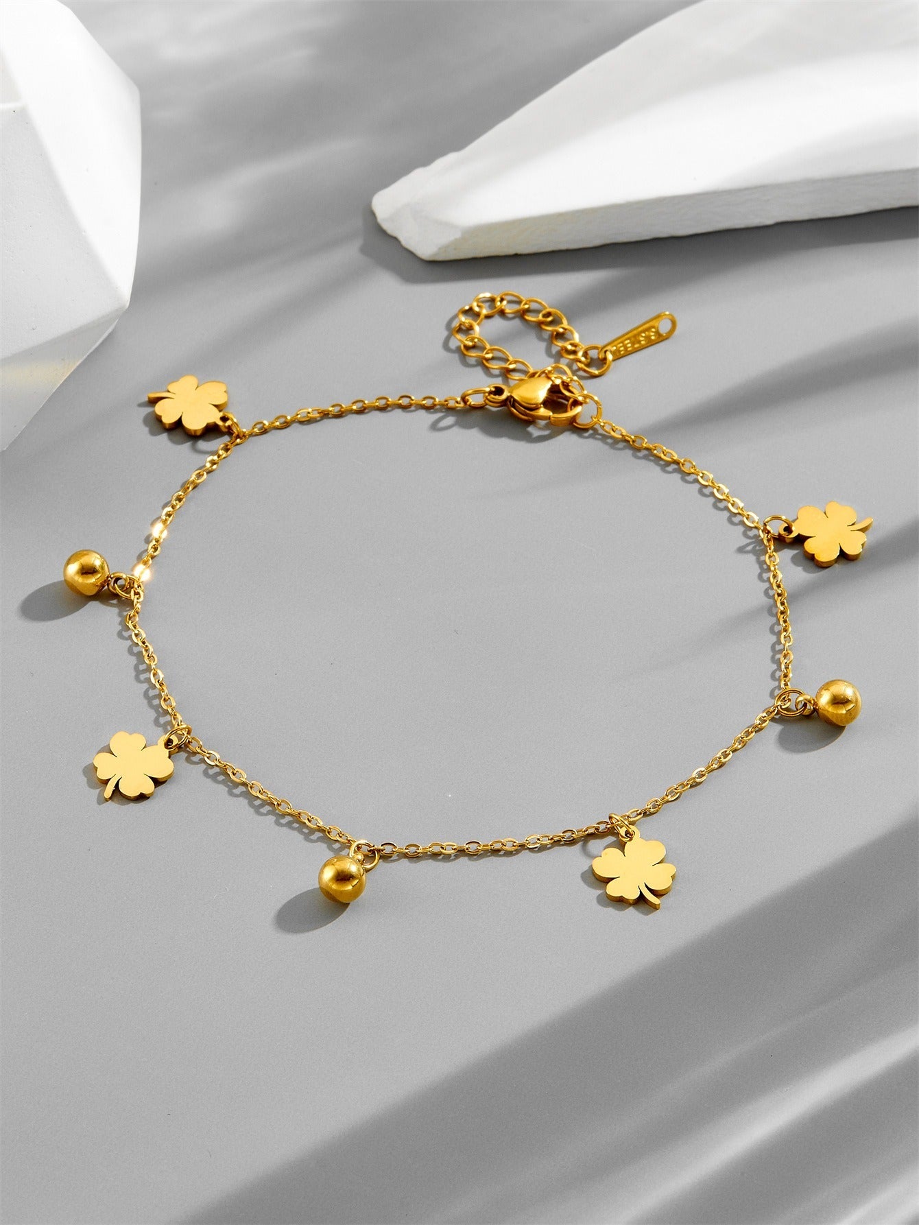 Gold Four-Leaf Clover Luxury Bracelet
