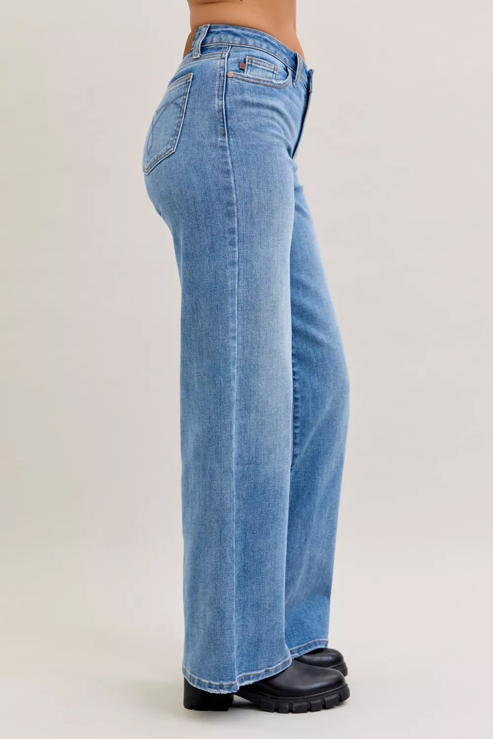 Pantalones vaqueros de pierna ancha Judy Blue Retro de tiro medio