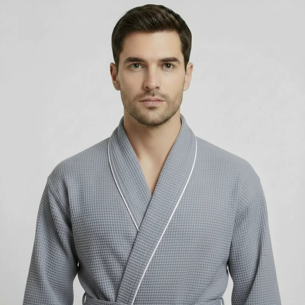 Bata de lujo con ribetes gofrados para hombre