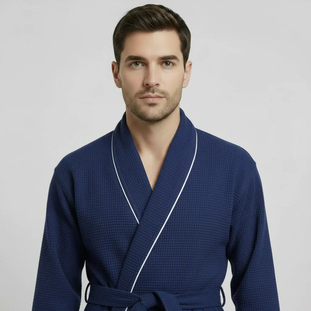Bata de lujo con ribetes gofrados para hombre