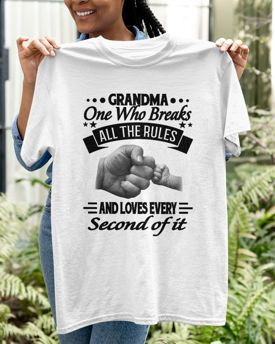 LA ABUELA, QUIEN ROMPE TODAS LAS REGLAS Y DISFRUTA CADA SEGUNDO DE ELLO - from grandma NGHL00