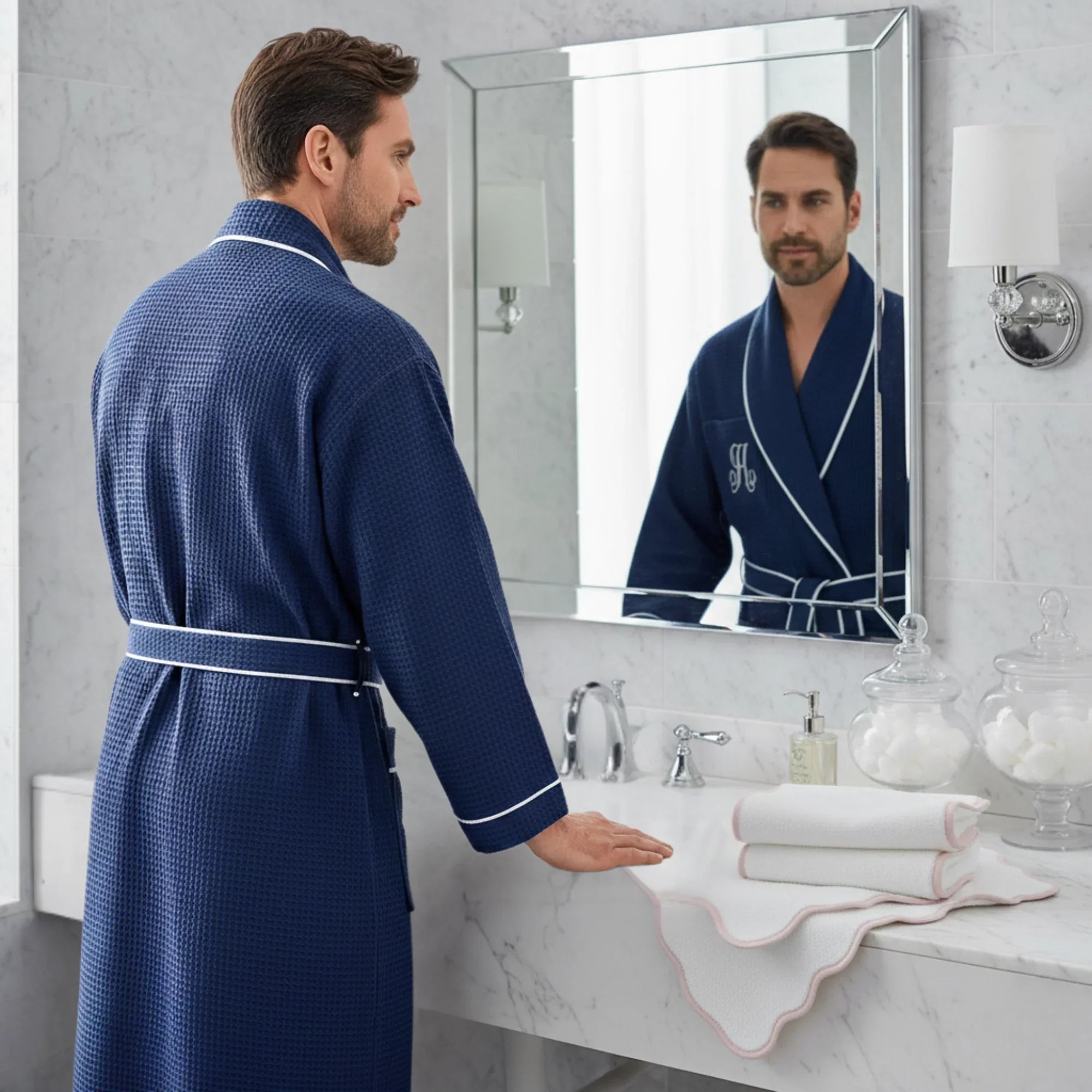 Bata de lujo con ribetes gofrados para hombre