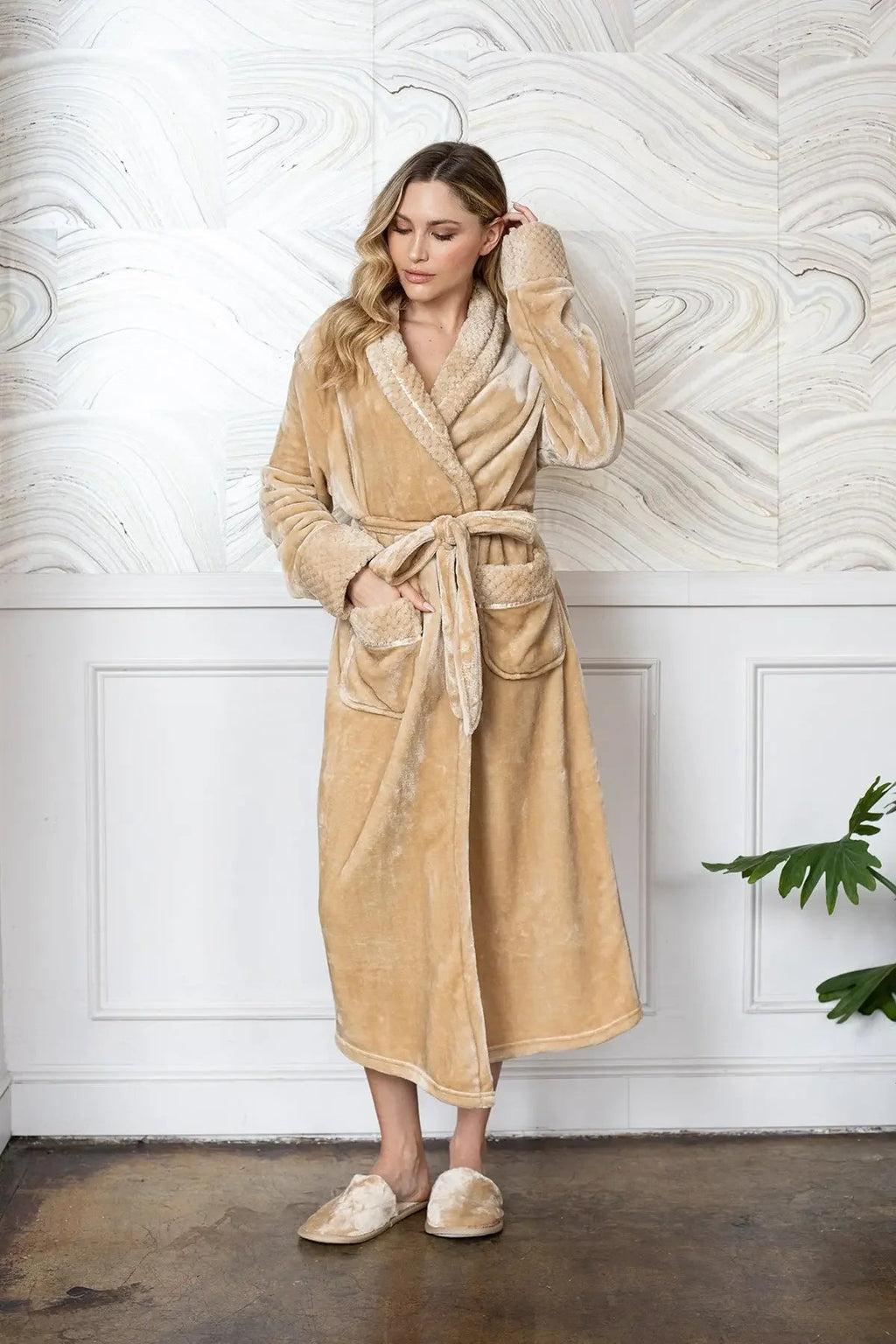 Bata de baño ultrasuave de felpa para mujer