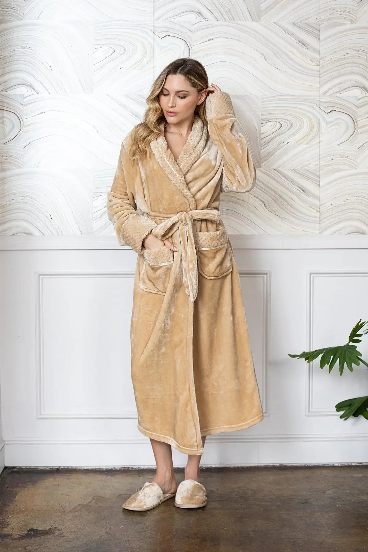 Bata de baño ultrasuave de felpa para mujer